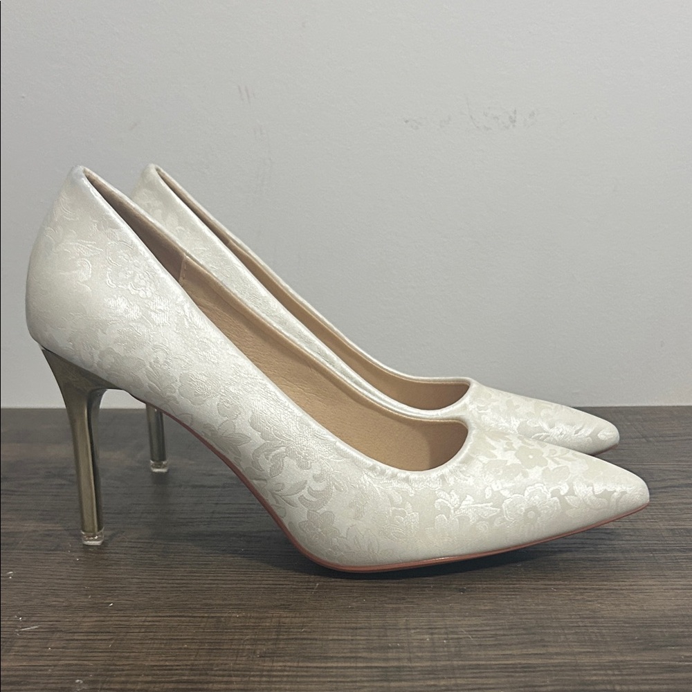 Elegant White Women's Pumps - Picture 5 of 6